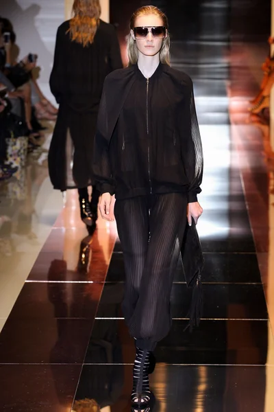 Look 11